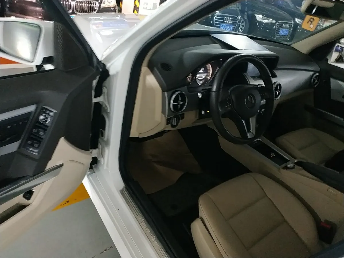 2013 Mercedes-Benz GLK Class 3.0L 245HP V6 7AT,autocango,china used car exporter,china ev exporter,chinese used car exporter,chinese used ev exporter