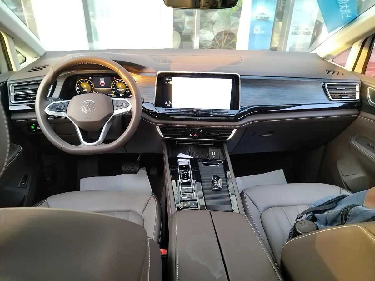 2024 Volkswagen Viloran 2.0T 186HP L4 7DCT,autocango,china used car exporter,china ev exporter,chinese used car exporter,chinese used ev exporter