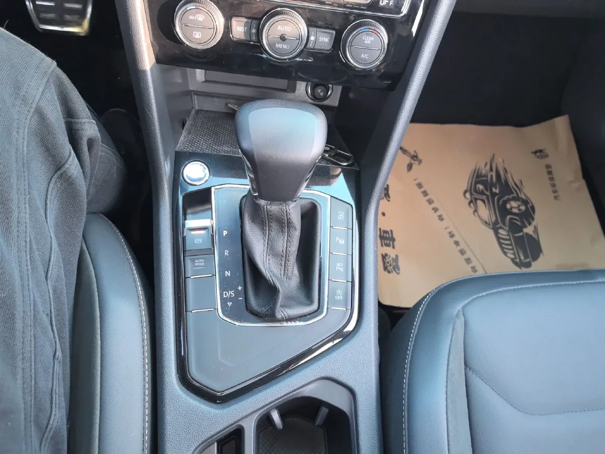 2021 Ford New Era Transit 2.2T 140HP L4 6AMT,autocango,china used car exporter,china ev exporter,chinese used car exporter,chinese used ev exporter