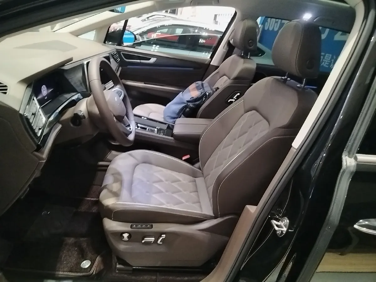 2024 Volkswagen Viloran 2.0T 220HP L4 7DCT,autocango,china used car exporter,china ev exporter,chinese used car exporter,chinese used ev exporter