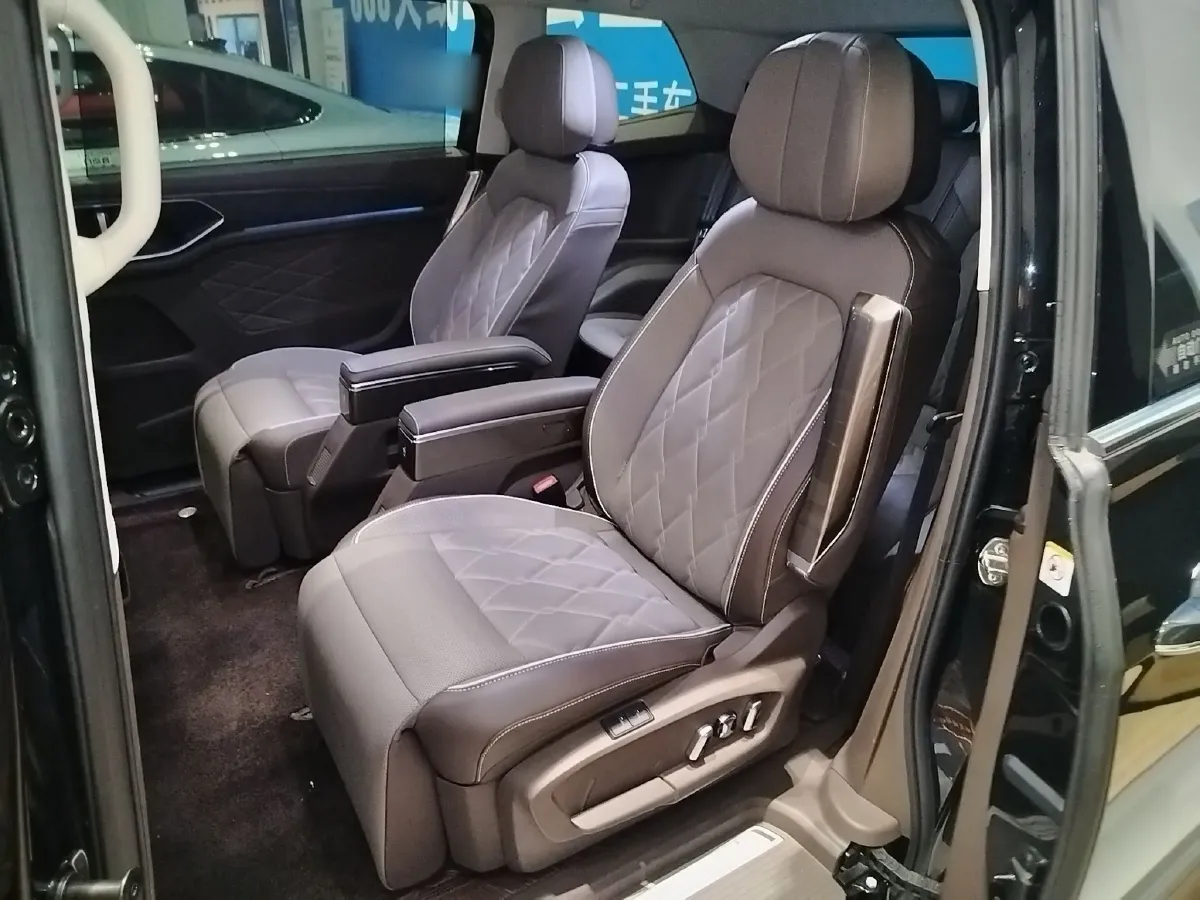 2024 Volkswagen Viloran 2.0T 220HP L4 7DCT,autocango,china used car exporter,china ev exporter,chinese used car exporter,chinese used ev exporter