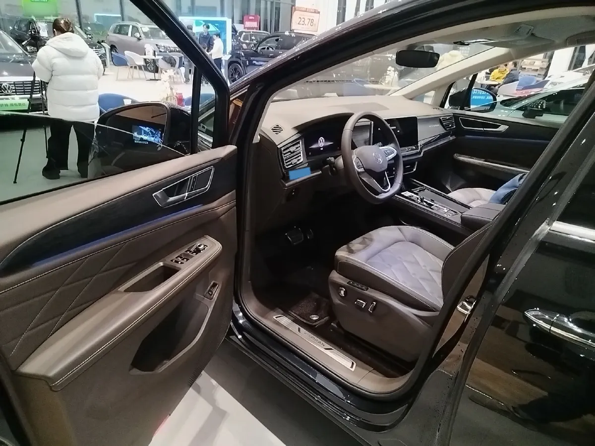 2024 Volkswagen Viloran 2.0T 220HP L4 7DCT,autocango,china used car exporter,china ev exporter,chinese used car exporter,chinese used ev exporter