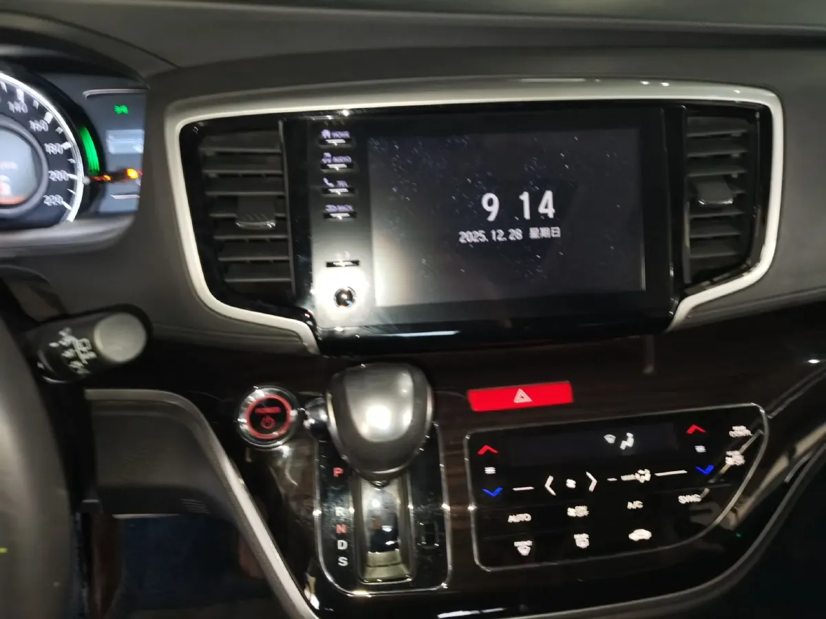 2021 Kia Carnival 2.0T 233HP L4 8AT,autocango,china used car exporter,china ev exporter,chinese used car exporter,chinese used ev exporter