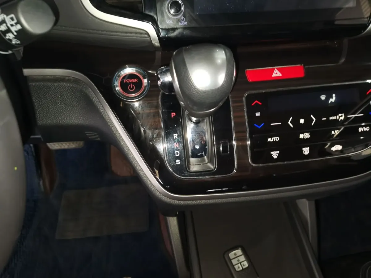 2021 Kia Carnival 2.0T 233HP L4 8AT,autocango,china used car exporter,china ev exporter,chinese used car exporter,chinese used ev exporter