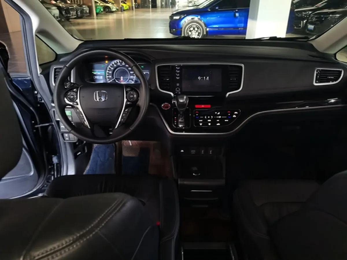 2021 Kia Carnival 2.0T 233HP L4 8AT,autocango,china used car exporter,china ev exporter,chinese used car exporter,chinese used ev exporter