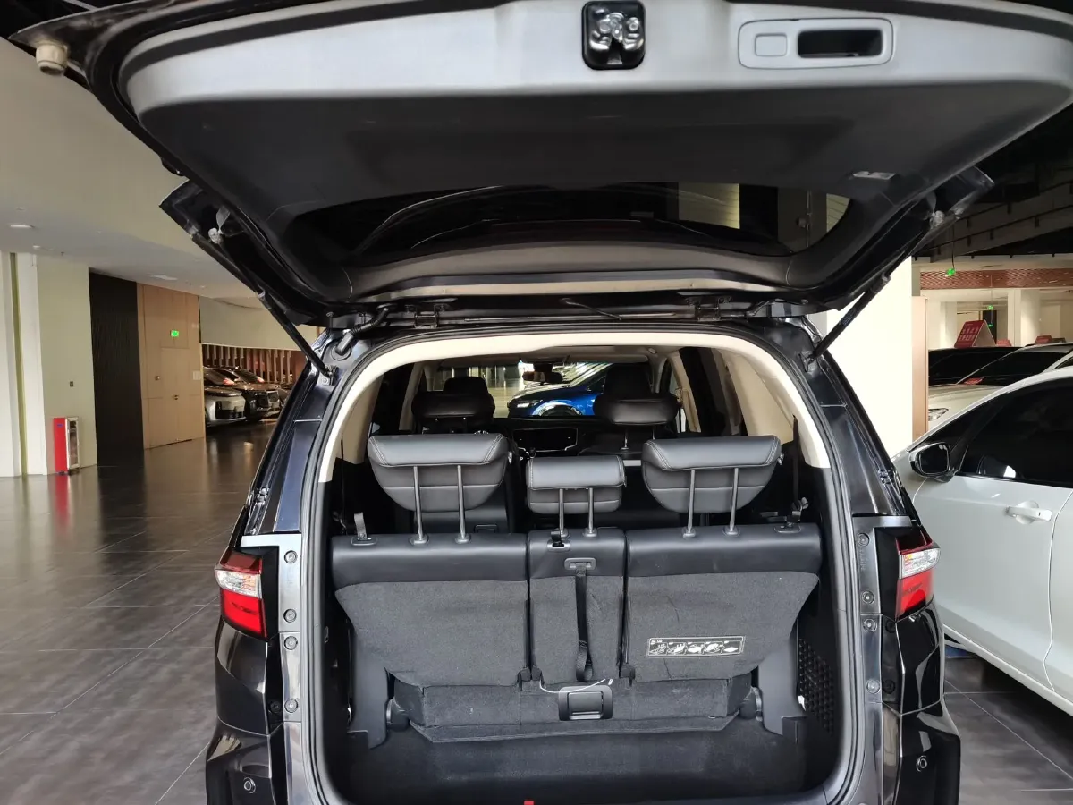 2021 Kia Carnival 2.0T 233HP L4 8AT,autocango,china used car exporter,china ev exporter,chinese used car exporter,chinese used ev exporter