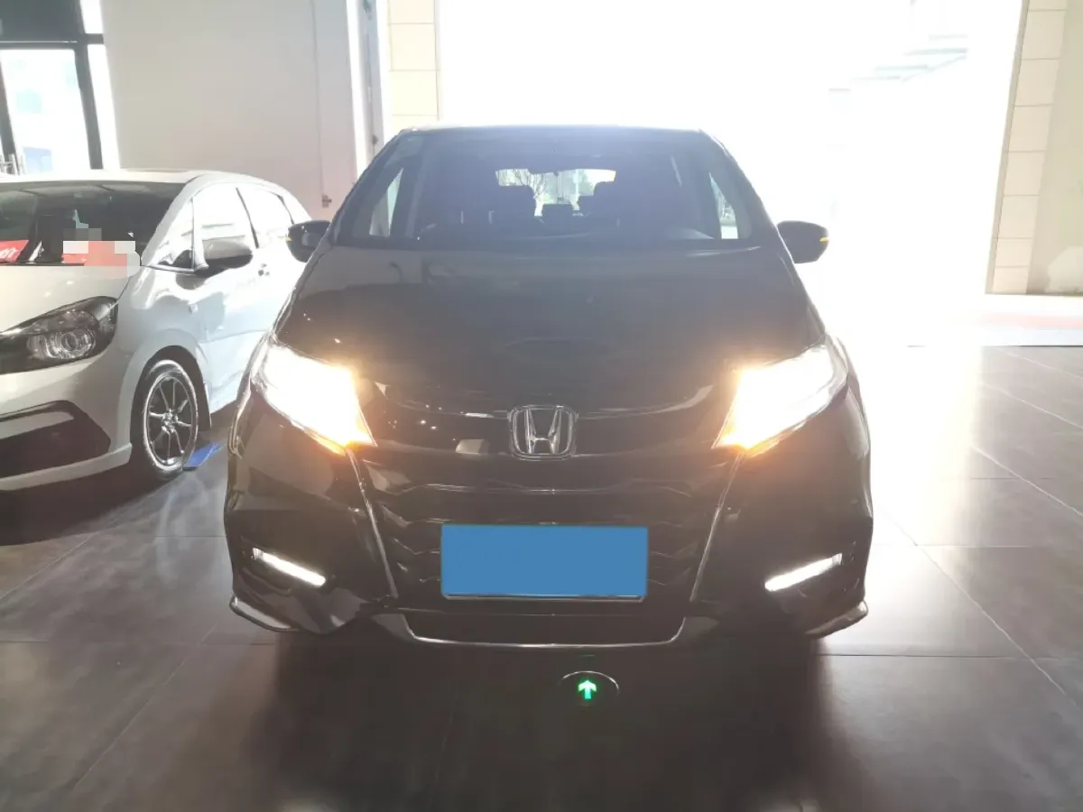 2021 Kia Carnival 2.0T 233HP L4 8AT,autocango,china used car exporter,china ev exporter,chinese used car exporter,chinese used ev exporter