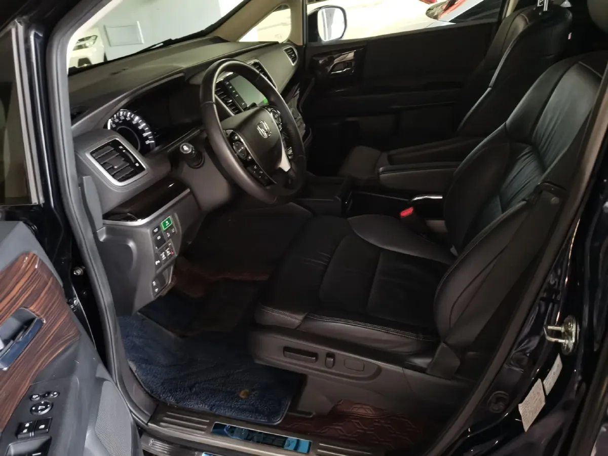 2021 Kia Carnival 2.0T 233HP L4 8AT,autocango,china used car exporter,china ev exporter,chinese used car exporter,chinese used ev exporter