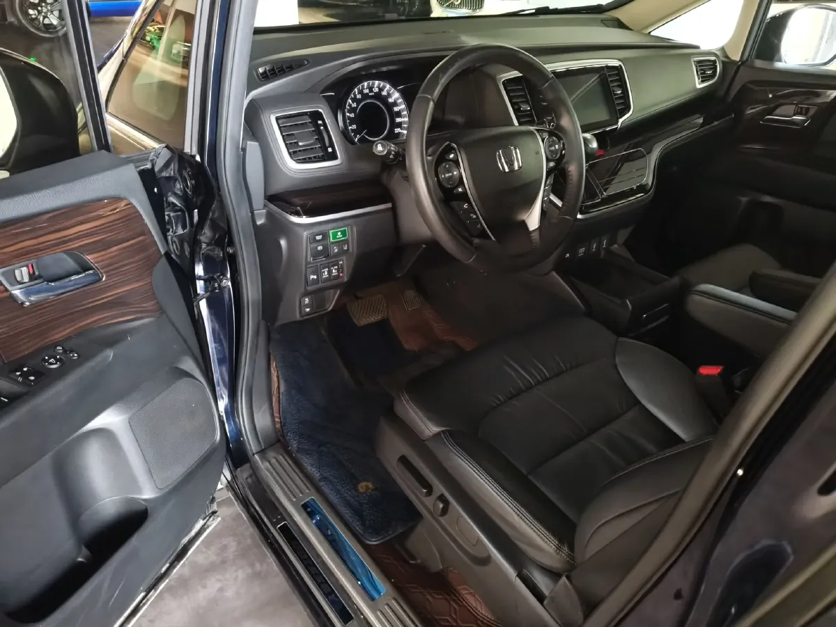 2021 Kia Carnival 2.0T 233HP L4 8AT,autocango,china used car exporter,china ev exporter,chinese used car exporter,chinese used ev exporter