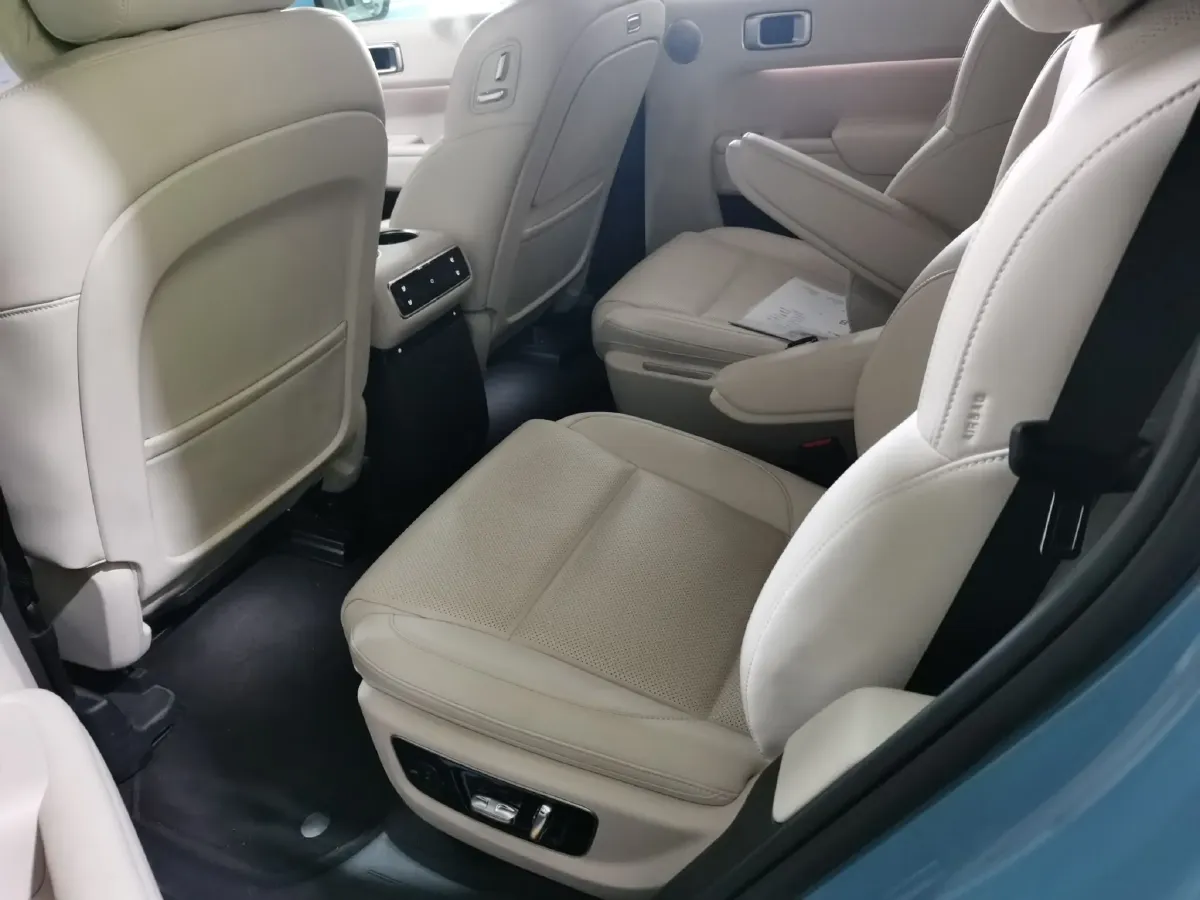 2024 Li L8 Range Extended 154HP REEV 52.3KWH,autocango,china used car exporter,china ev exporter,chinese used car exporter,chinese used ev exporter