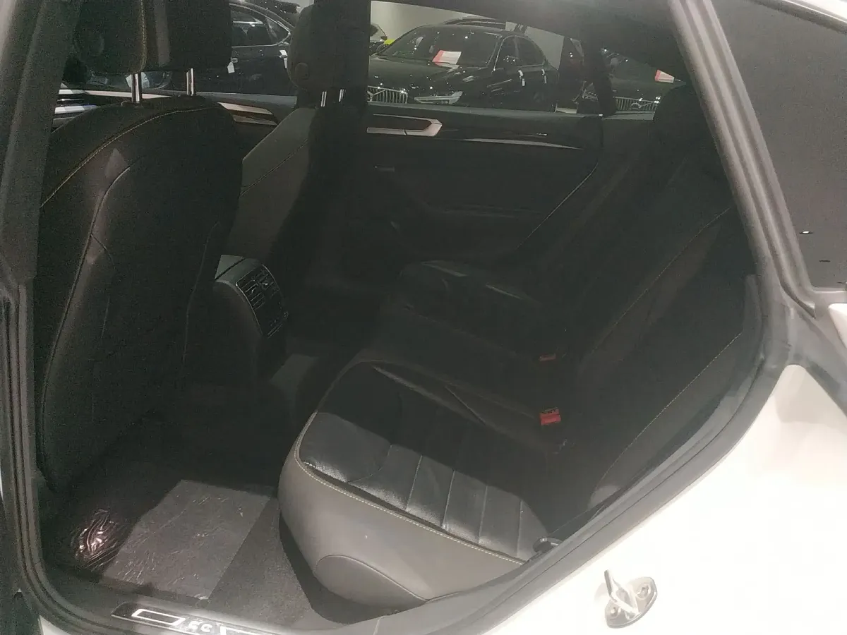 2021 Volkswagen CC 2.0T 220HP L4 7DCT,autocango,china used car exporter,china ev exporter,chinese used car exporter,chinese used ev exporter