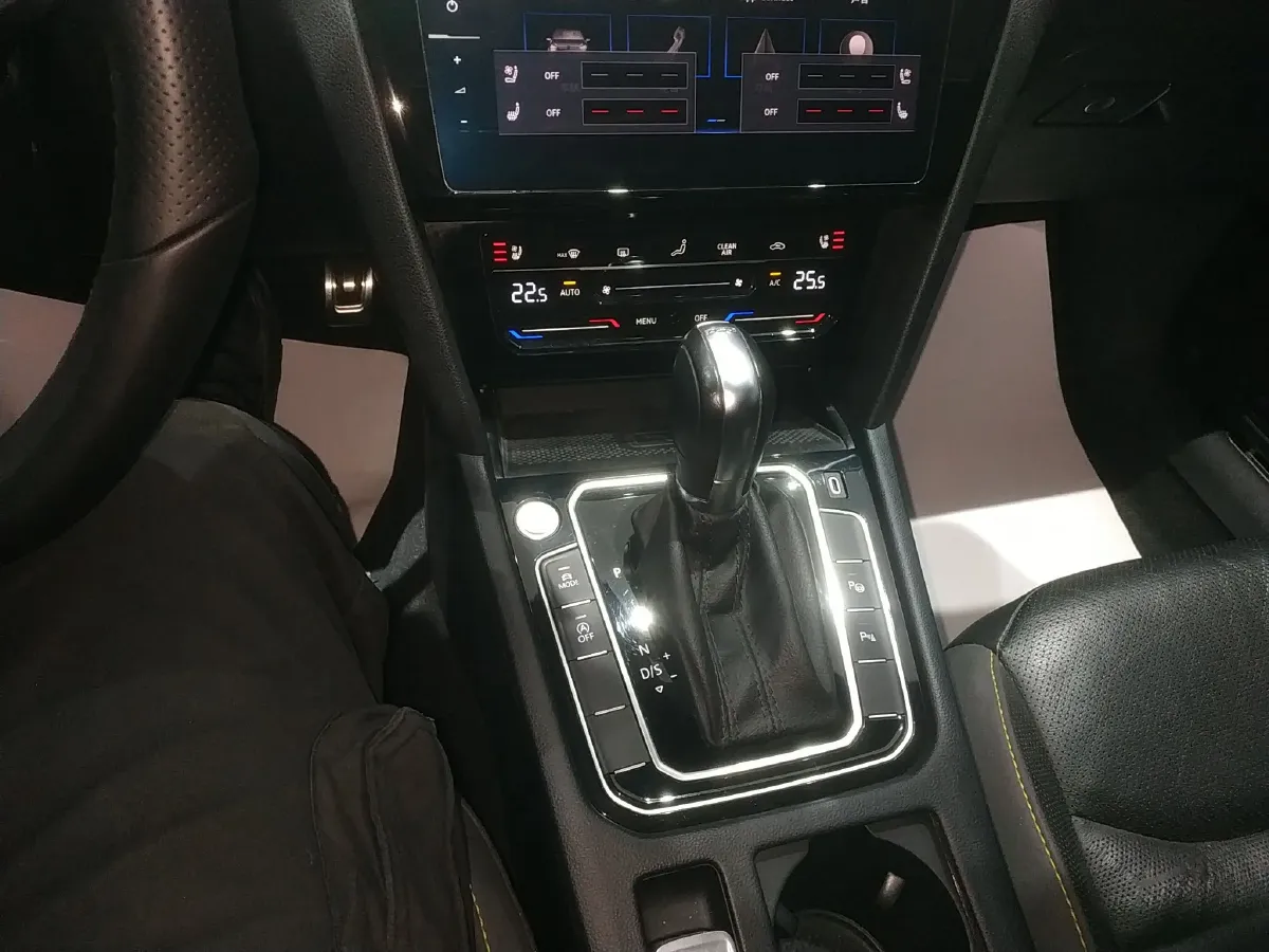 2021 Volkswagen CC 2.0T 220HP L4 7DCT,autocango,china used car exporter,china ev exporter,chinese used car exporter,chinese used ev exporter