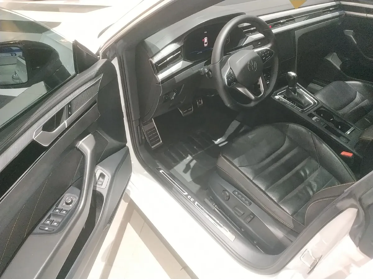 2021 Volkswagen CC 2.0T 220HP L4 7DCT,autocango,china used car exporter,china ev exporter,chinese used car exporter,chinese used ev exporter