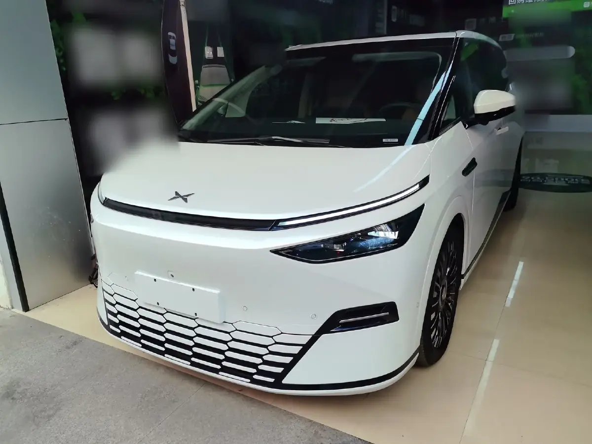 2025 Xpeng X9 BEV