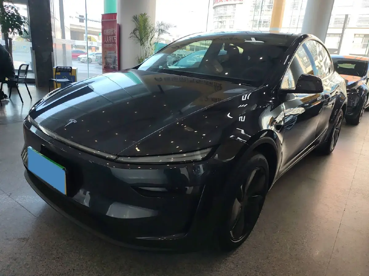 2025 Tesla Model Y BEV 78.4KWH