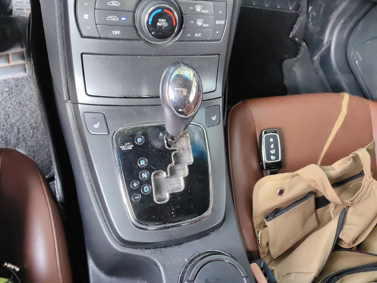 2009 Hyundai Rohens-Coupe 2.0T 210HP L4 5AT,autocango,china used car exporter,china ev exporter,chinese used car exporter,chinese used ev exporter