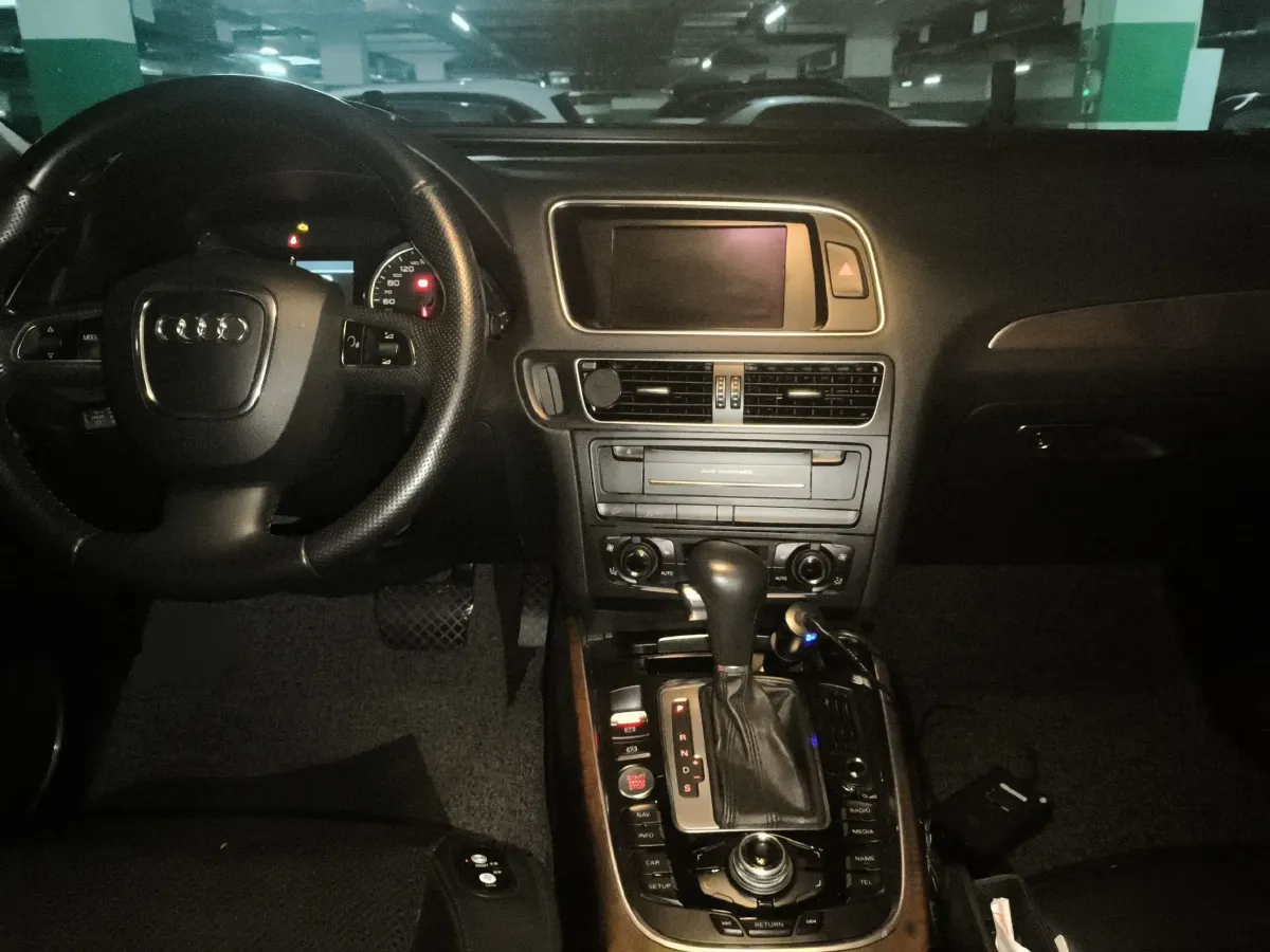 2010 Audi Q5 3.2L 270HP V6 7DCT,autocango,china used car exporter,china ev exporter,chinese used car exporter,chinese used ev exporter