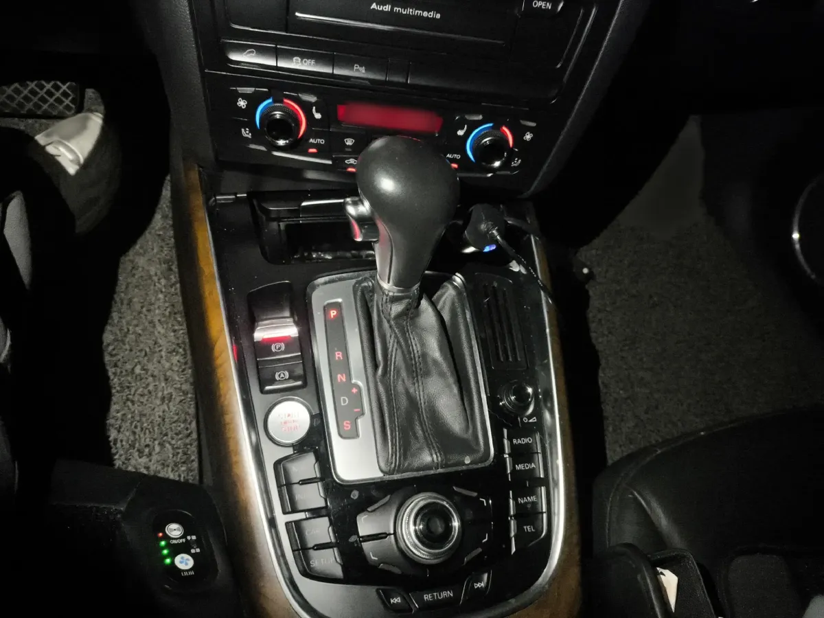 2010 Audi Q5 3.2L 270HP V6 7DCT,autocango,china used car exporter,china ev exporter,chinese used car exporter,chinese used ev exporter