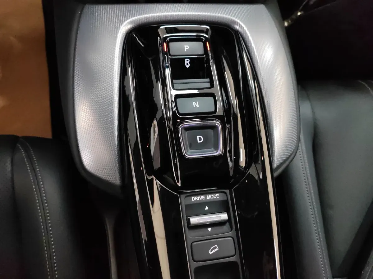 2023 Honda HR-V 2.0L 143HP L4 E-CVT Hybrid,autocango,china used car exporter,china ev exporter,chinese used car exporter,chinese used ev exporter