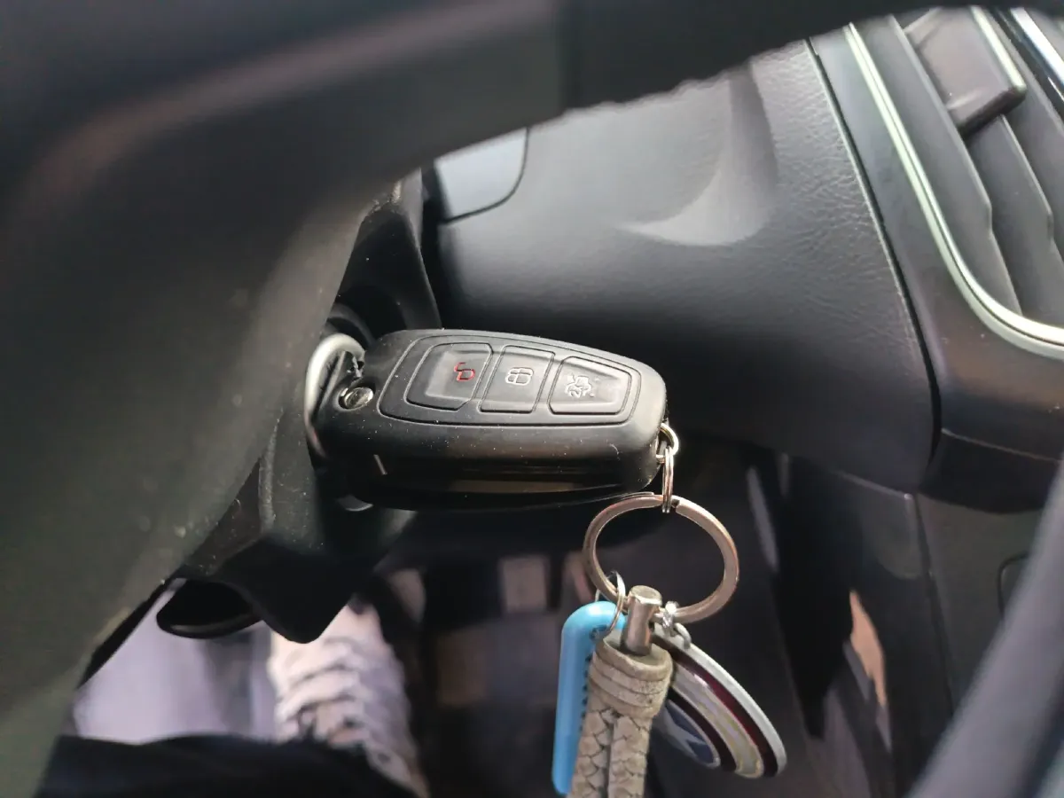 2015 Ford Focus 1.6L 125HP L4 6DCT,autocango,china used car exporter,china ev exporter,chinese used car exporter,chinese used ev exporter