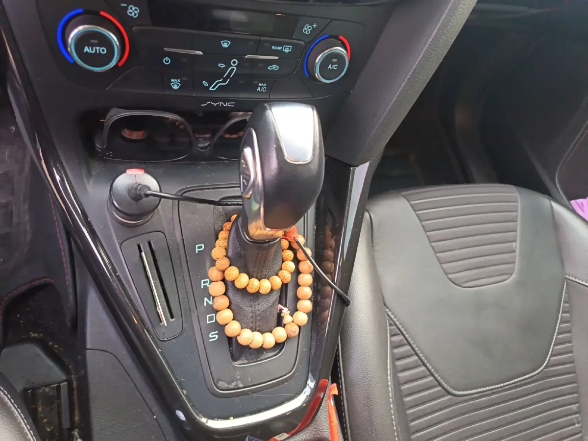 2015 Ford Focus 1.6L 125HP L4 6DCT,autocango,china used car exporter,china ev exporter,chinese used car exporter,chinese used ev exporter