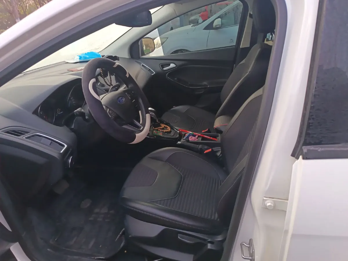 2015 Ford Focus 1.6L 125HP L4 6DCT,autocango,china used car exporter,china ev exporter,chinese used car exporter,chinese used ev exporter