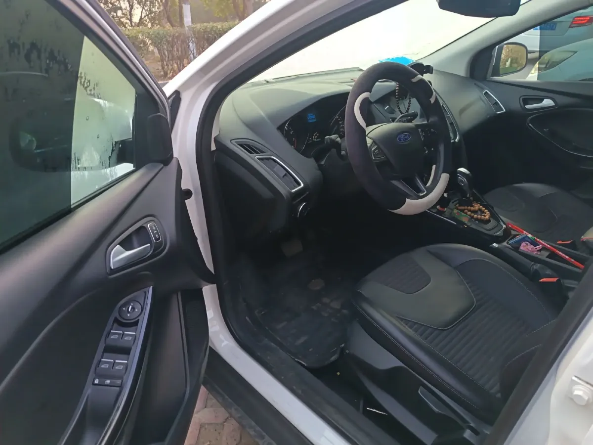 2015 Ford Focus 1.6L 125HP L4 6DCT,autocango,china used car exporter,china ev exporter,chinese used car exporter,chinese used ev exporter