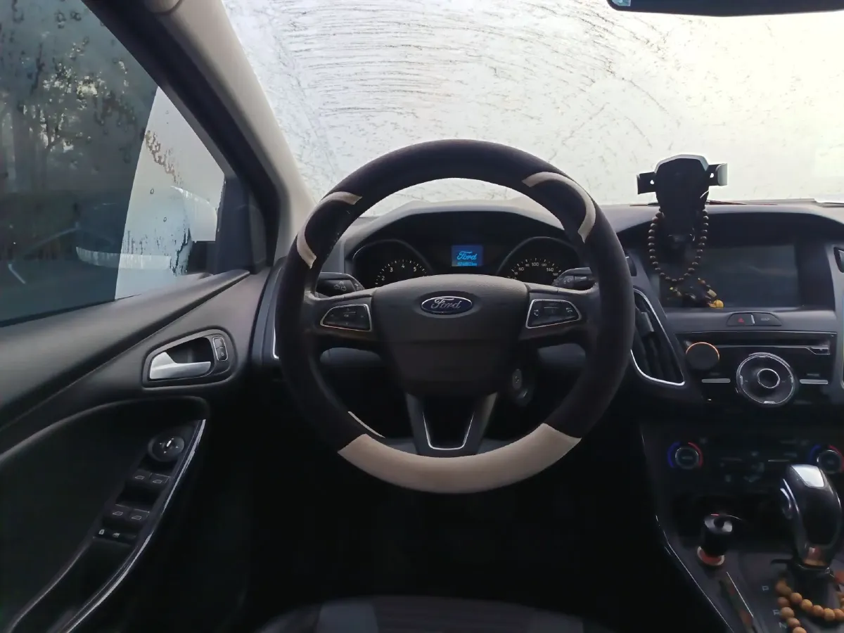 2015 Ford Focus 1.6L 125HP L4 6DCT,autocango,china used car exporter,china ev exporter,chinese used car exporter,chinese used ev exporter