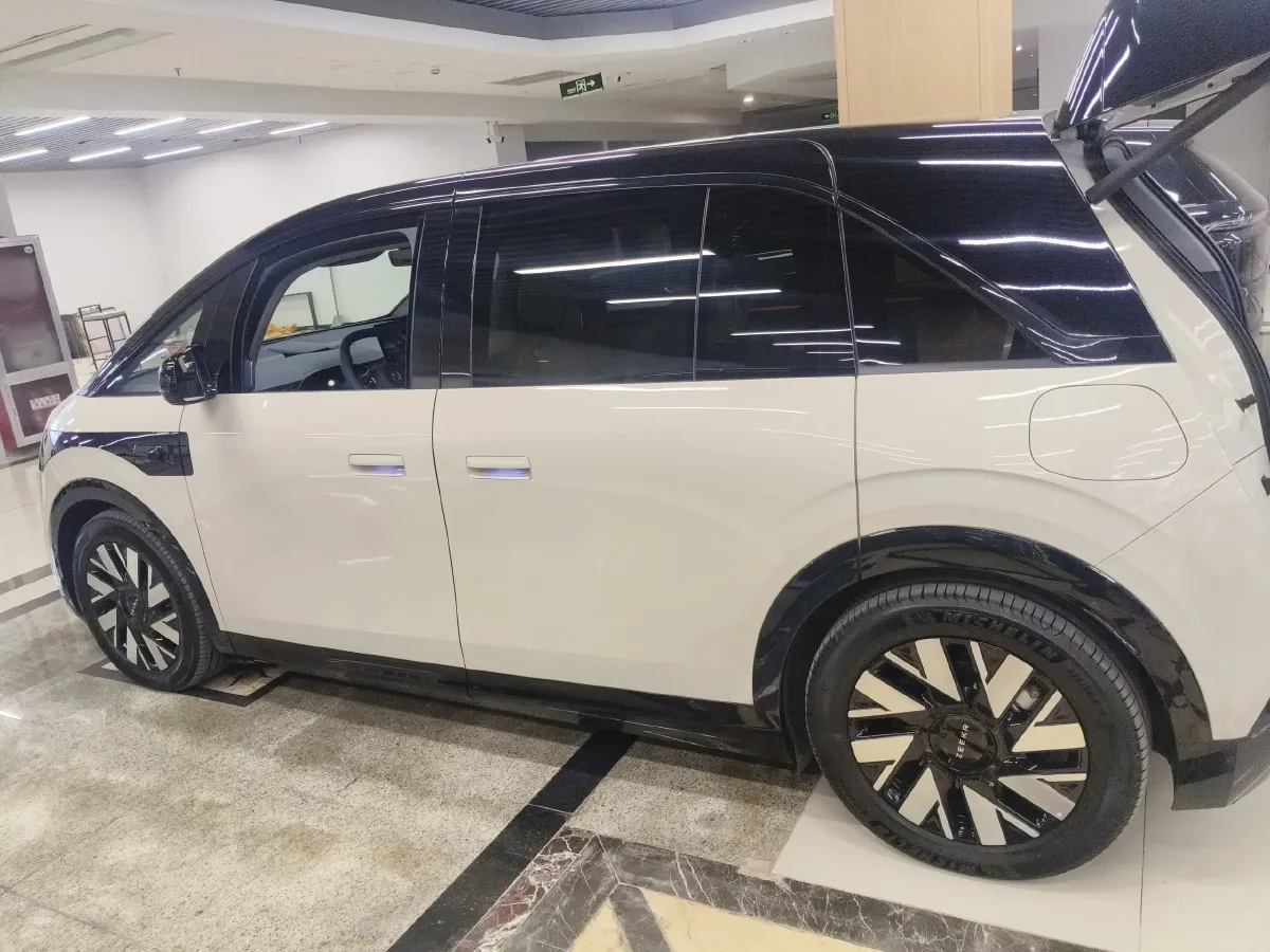 2025 Zeekr MIX BEV 102KWH,autocango,china used car exporter,china ev exporter,chinese used car exporter,chinese used ev exporter