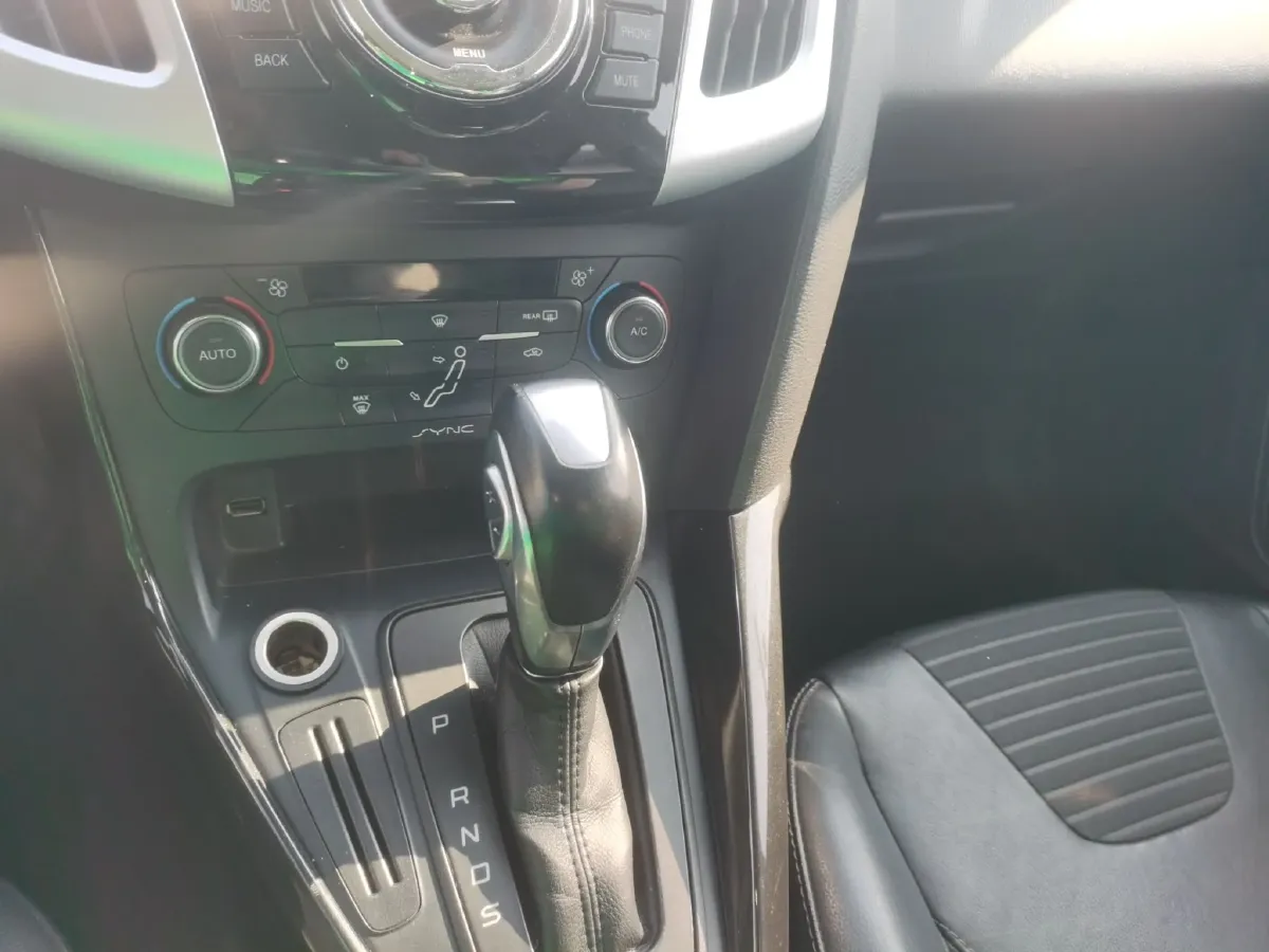 2015 Ford Focus 1.6L 125HP L4 6DCT,autocango,china used car exporter,china ev exporter,chinese used car exporter,chinese used ev exporter