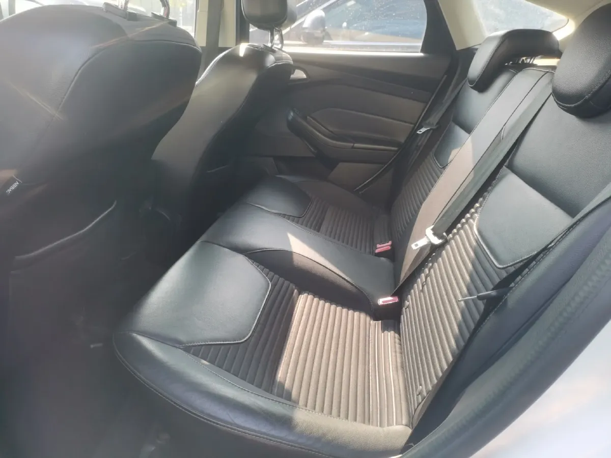 2015 Ford Focus 1.6L 125HP L4 6DCT,autocango,china used car exporter,china ev exporter,chinese used car exporter,chinese used ev exporter