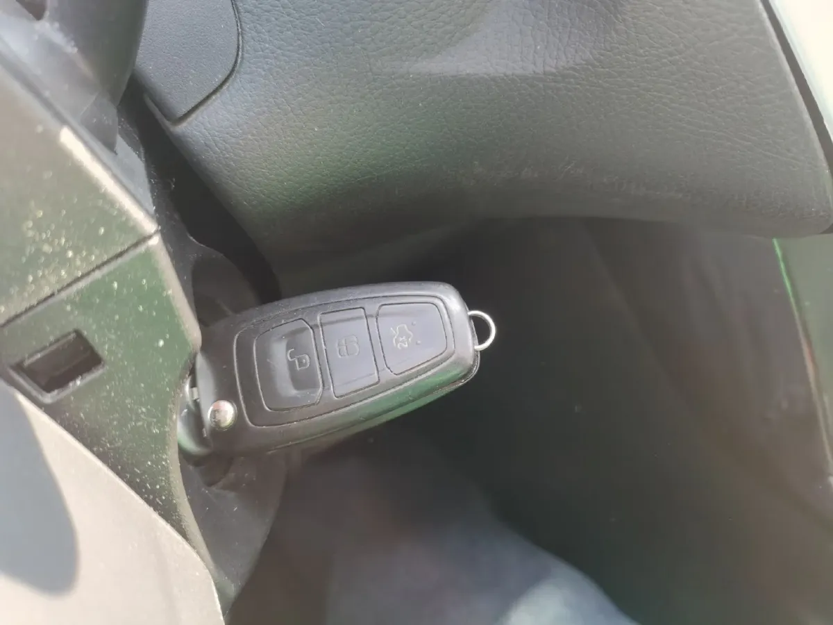 2015 Ford Focus 1.6L 125HP L4 6DCT,autocango,china used car exporter,china ev exporter,chinese used car exporter,chinese used ev exporter