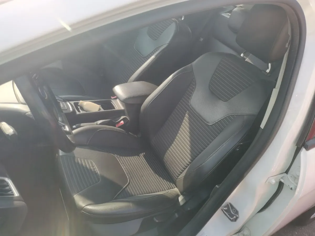 2015 Ford Focus 1.6L 125HP L4 6DCT,autocango,china used car exporter,china ev exporter,chinese used car exporter,chinese used ev exporter