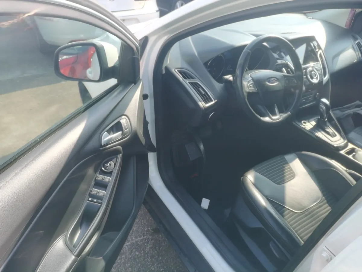 2015 Ford Focus 1.6L 125HP L4 6DCT,autocango,china used car exporter,china ev exporter,chinese used car exporter,chinese used ev exporter