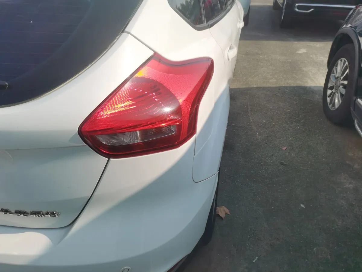 2015 Ford Focus 1.6L 125HP L4 6DCT,autocango,china used car exporter,china ev exporter,chinese used car exporter,chinese used ev exporter