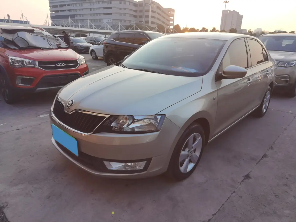 2015 Skoda Rapid 1.6L 110HP L4 5MT