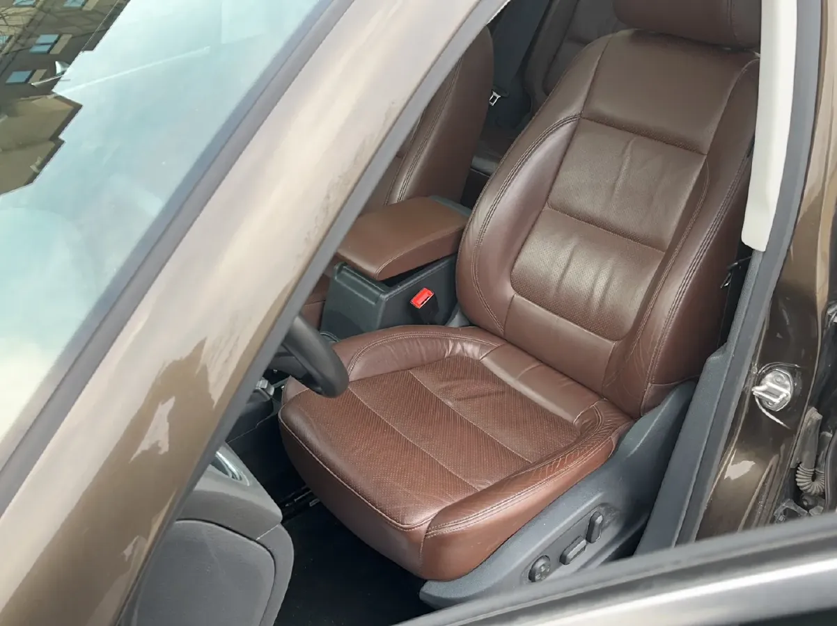 2015 Volkswagen Tiguan 1.8T 160HP L4 6AT,autocango,china used car exporter,china ev exporter,chinese used car exporter,chinese used ev exporter