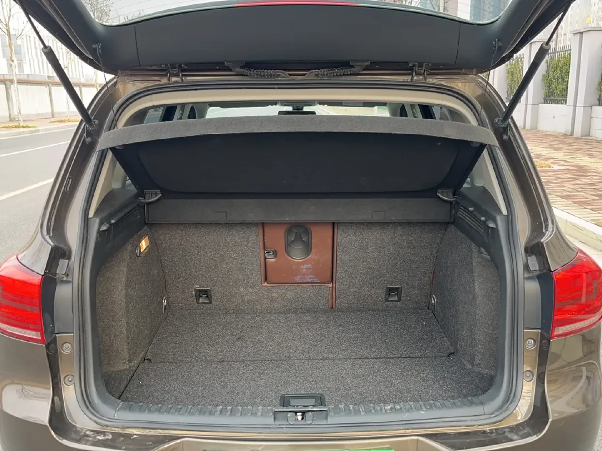 2015 Volkswagen Tiguan 1.8T 160HP L4 6AT,autocango,china used car exporter,china ev exporter,chinese used car exporter,chinese used ev exporter