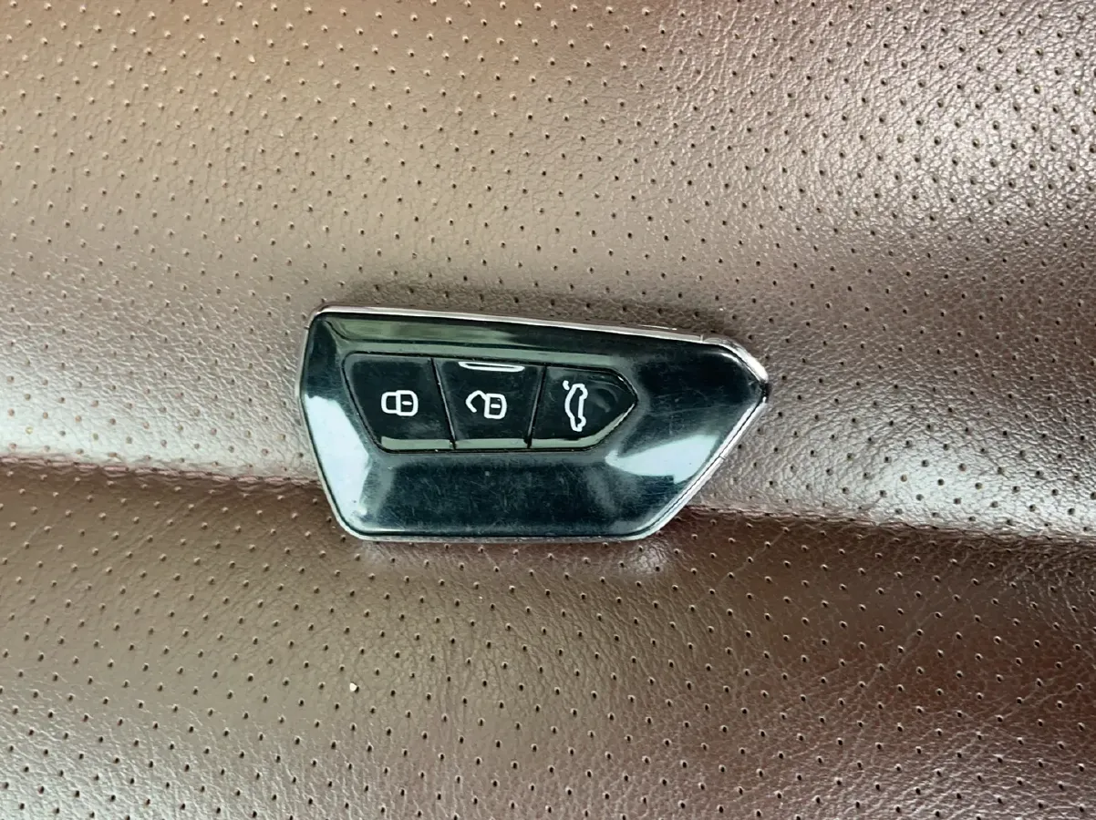 2015 Volkswagen Tiguan 1.8T 160HP L4 6AT,autocango,china used car exporter,china ev exporter,chinese used car exporter,chinese used ev exporter