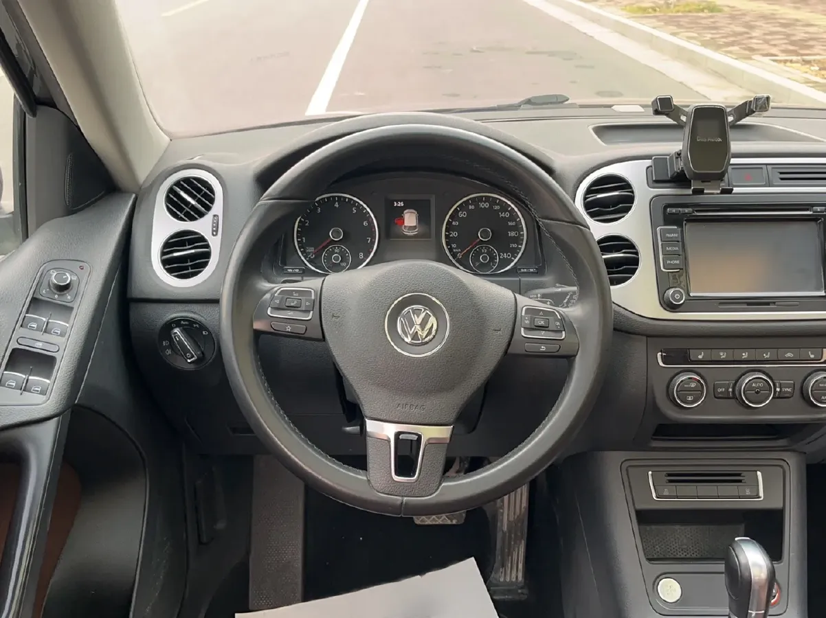 2015 Volkswagen Tiguan 1.8T 160HP L4 6AT,autocango,china used car exporter,china ev exporter,chinese used car exporter,chinese used ev exporter