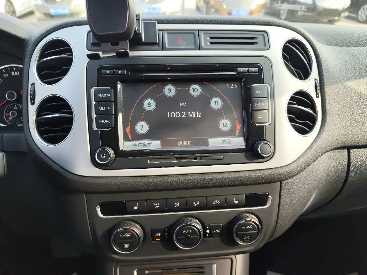 2015 Volkswagen Tiguan 1.8T 160HP L4 6AT,autocango,china used car exporter,china ev exporter,chinese used car exporter,chinese used ev exporter