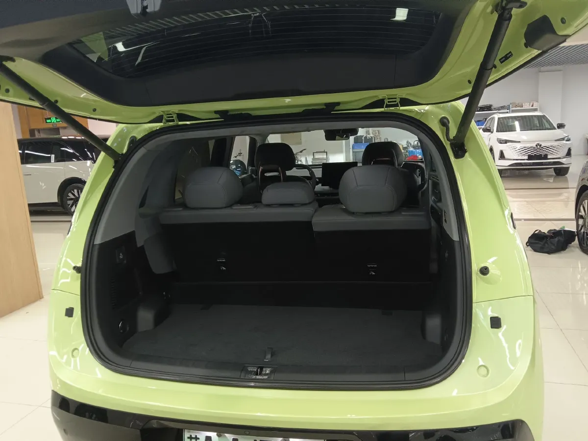 2025 Zeekr MIX BEV 102KWH,autocango,china used car exporter,china ev exporter,chinese used car exporter,chinese used ev exporter