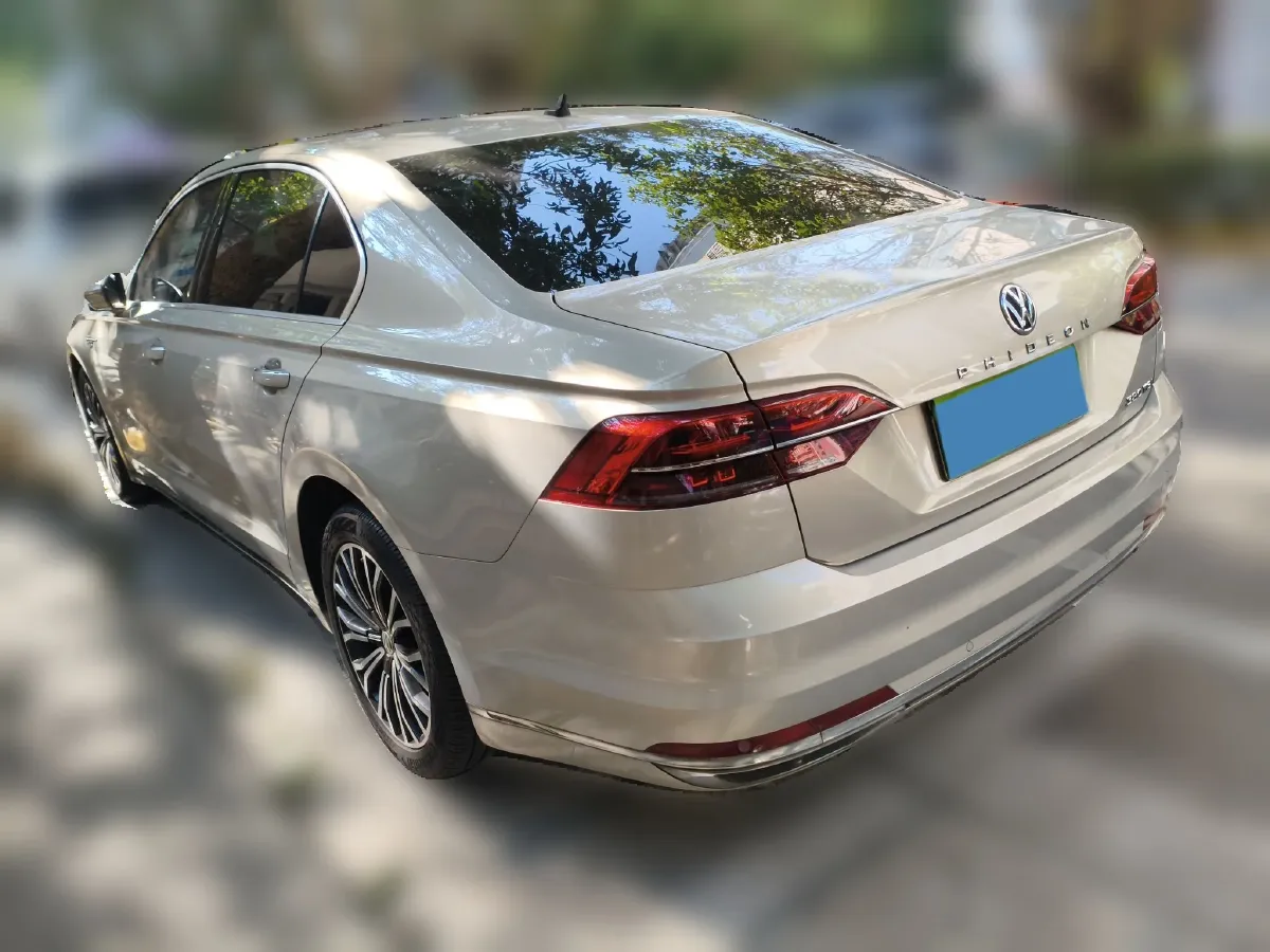 2016 Volkswagen Phideon 2.0T 224HP L4 7DCT,autocango,china used car exporter,china ev exporter,chinese used car exporter,chinese used ev exporter