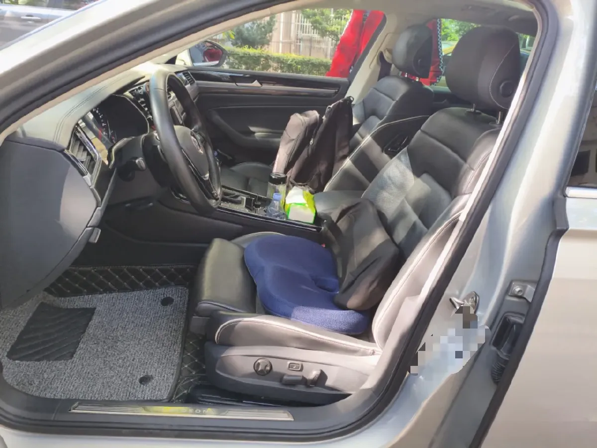 2016 Volkswagen Phideon 2.0T 224HP L4 7DCT,autocango,china used car exporter,china ev exporter,chinese used car exporter,chinese used ev exporter