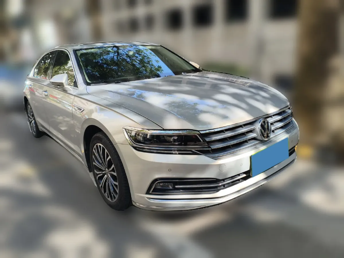 2016 Volkswagen Phideon 2.0T 224HP L4 7DCT,autocango,china used car exporter,china ev exporter,chinese used car exporter,chinese used ev exporter