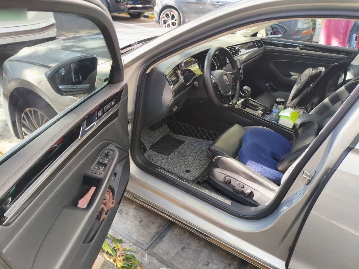 2016 Volkswagen Phideon 2.0T 224HP L4 7DCT,autocango,china used car exporter,china ev exporter,chinese used car exporter,chinese used ev exporter