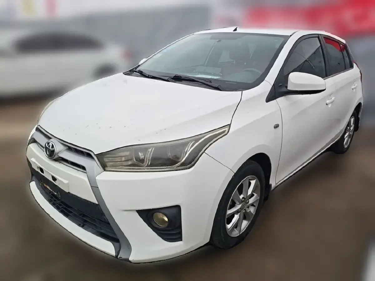 2015 Toyota Yaris L 1.5L 107HP L4 4AT