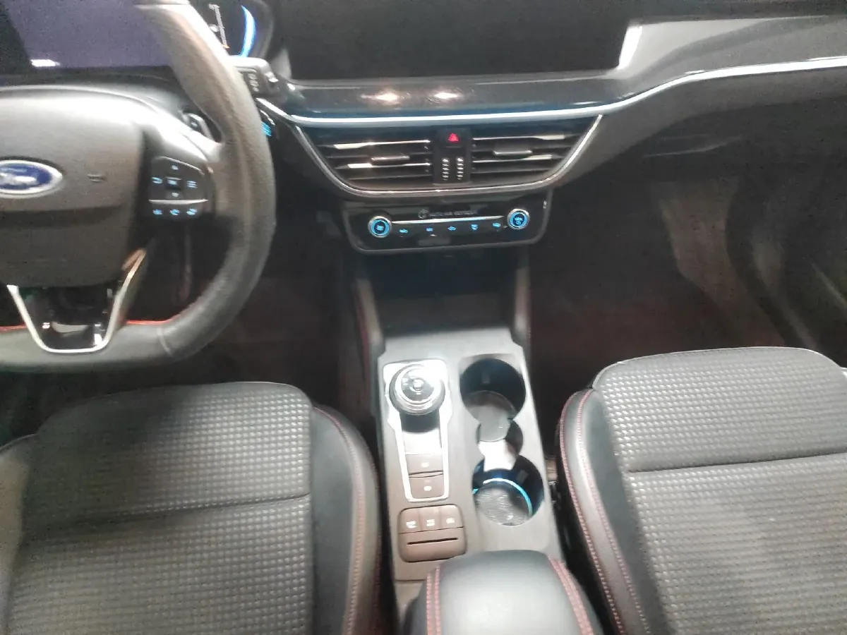 2021 Ford Focus 1.5T 174HP L3 8AT,autocango,china used car exporter,china ev exporter,chinese used car exporter,chinese used ev exporter