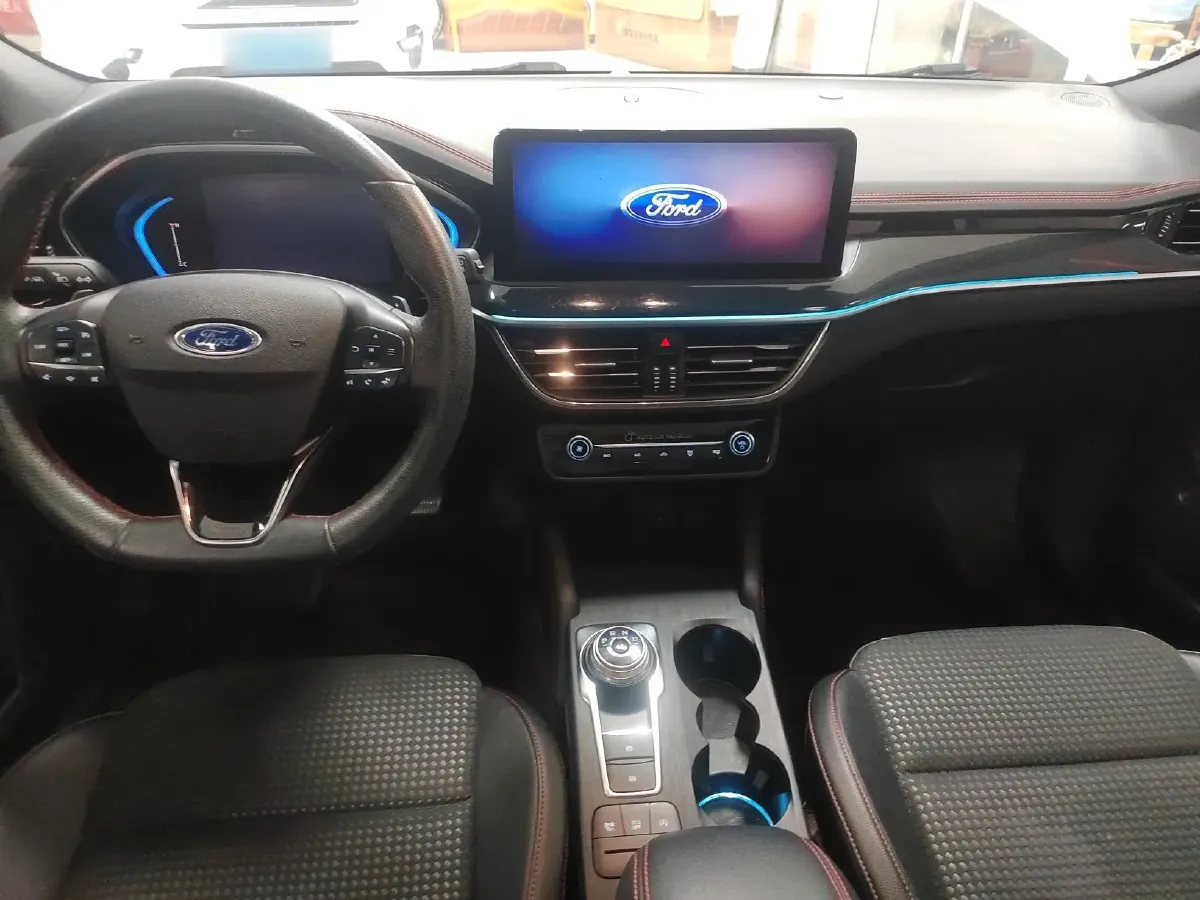 2021 Ford Focus 1.5T 174HP L3 8AT,autocango,china used car exporter,china ev exporter,chinese used car exporter,chinese used ev exporter