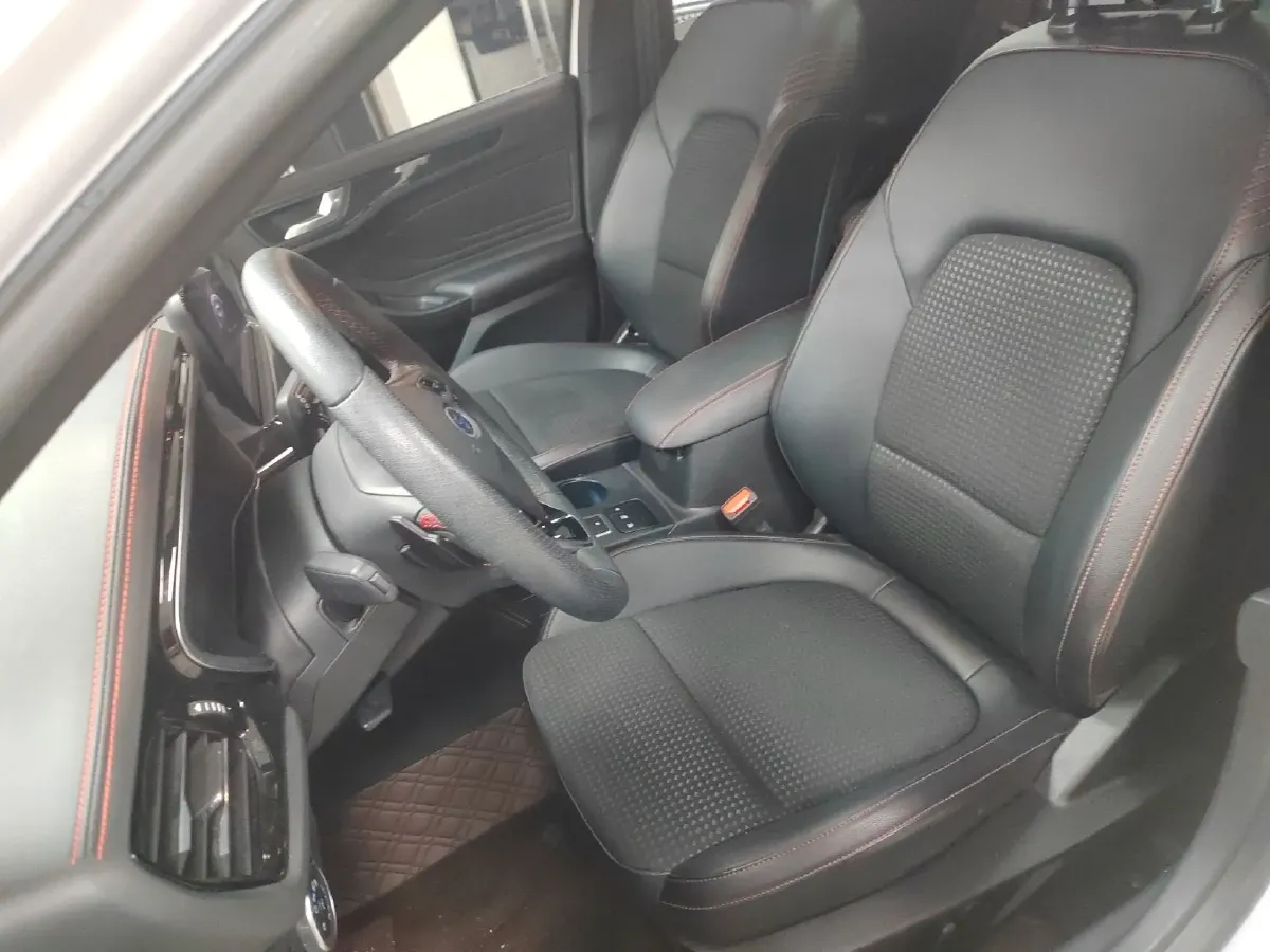 2021 Ford Focus 1.5T 174HP L3 8AT,autocango,china used car exporter,china ev exporter,chinese used car exporter,chinese used ev exporter